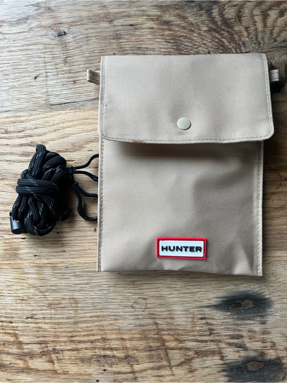 Hunter Tan Travel Crossbody Pouch with Black Strap NWOT